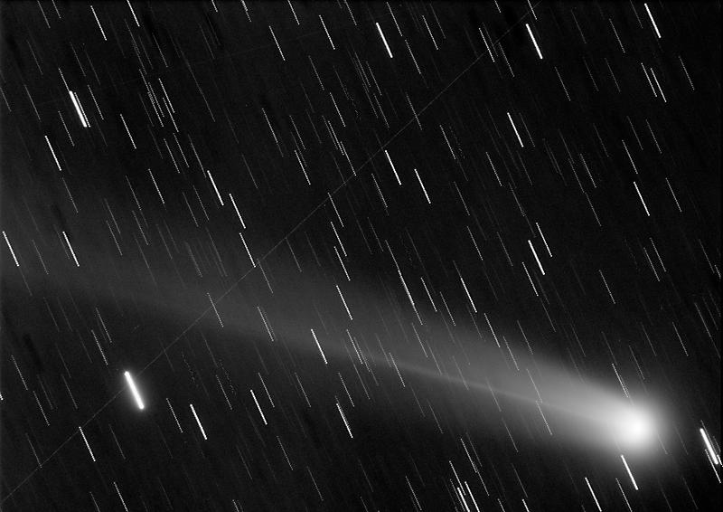 Comet C/2013-R1-Lovejoy_1